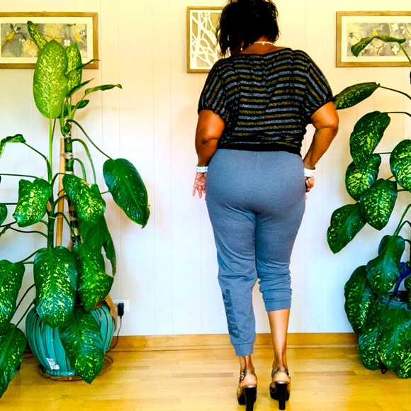 ✨ Nike✨ Dark Grey Women's Mid-Rise Slim Joggers W/Left Leg Logo - Picture 11 of 15